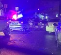 "Пристегнули наручниками к забору": в Южно-Сахалинске водитель на "Хонде" врезался в "Филдер"