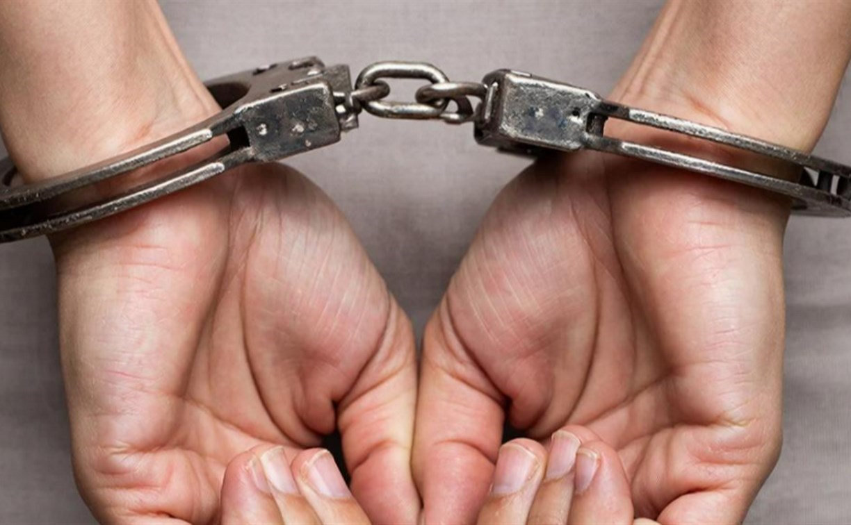 Торговавшая "метом" девушка в Корсакове собрала сразу четыре уголовных дела