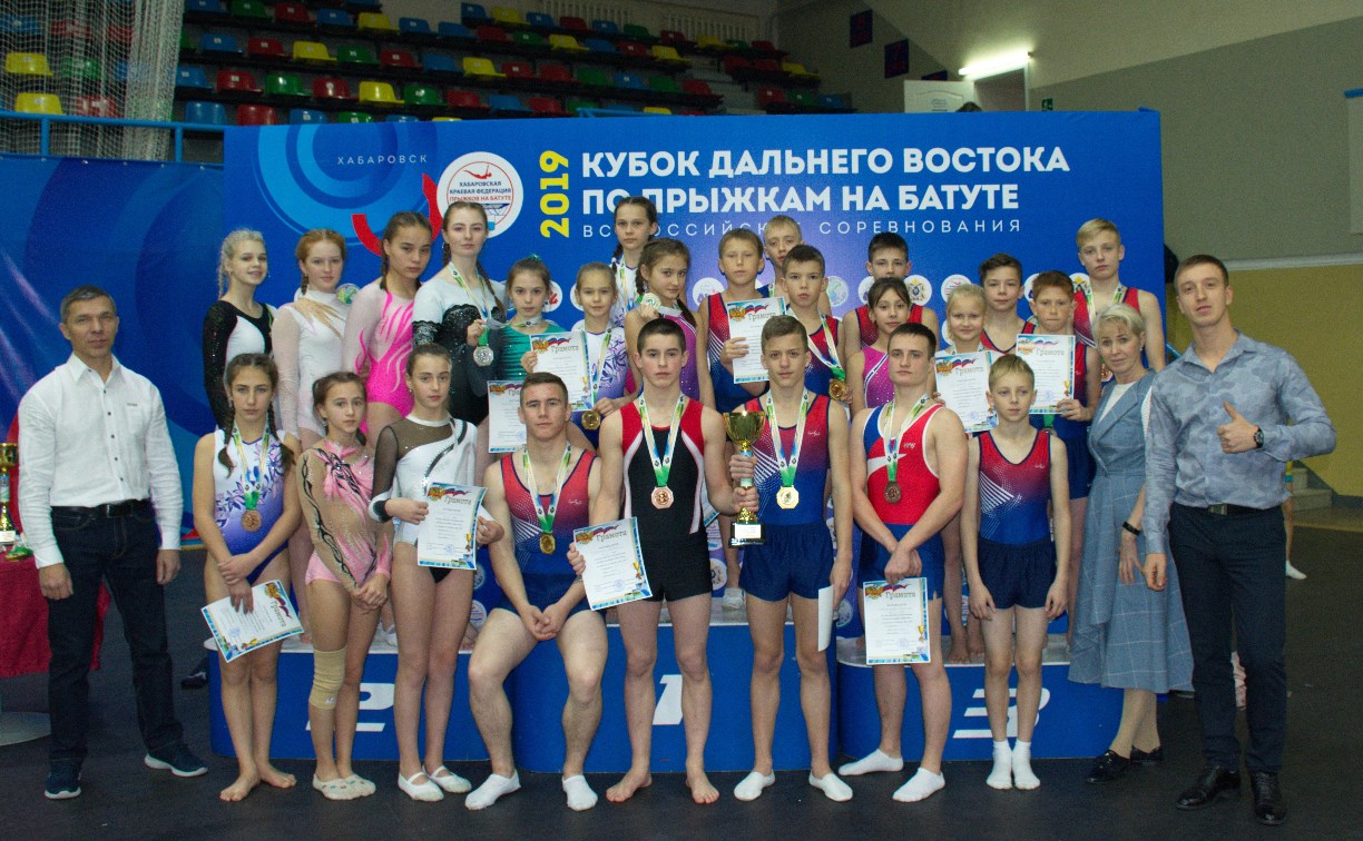 Сахалинцы успешно выступили на соревнованиях по прыжкам на батуте в Хабаровске