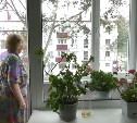 Жителям дома в Корсакове запретили выходить на балконы после недавнего обрушения
