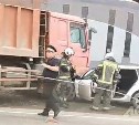 ДТП с пострадавшим: очевидцев столкновения универсала и самосвала продолжают искать в Южно-Сахалинске