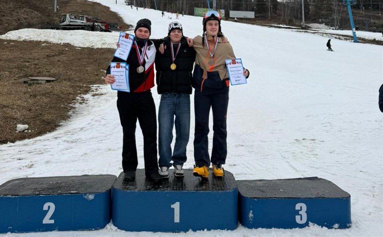 Сахалинские сноубордисты завоевали три бронзовые медали на всероссийских соревнованиях в Миассе