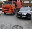 Штрафы для "мусорных" автохамов вступили в силу в Сахалинской области