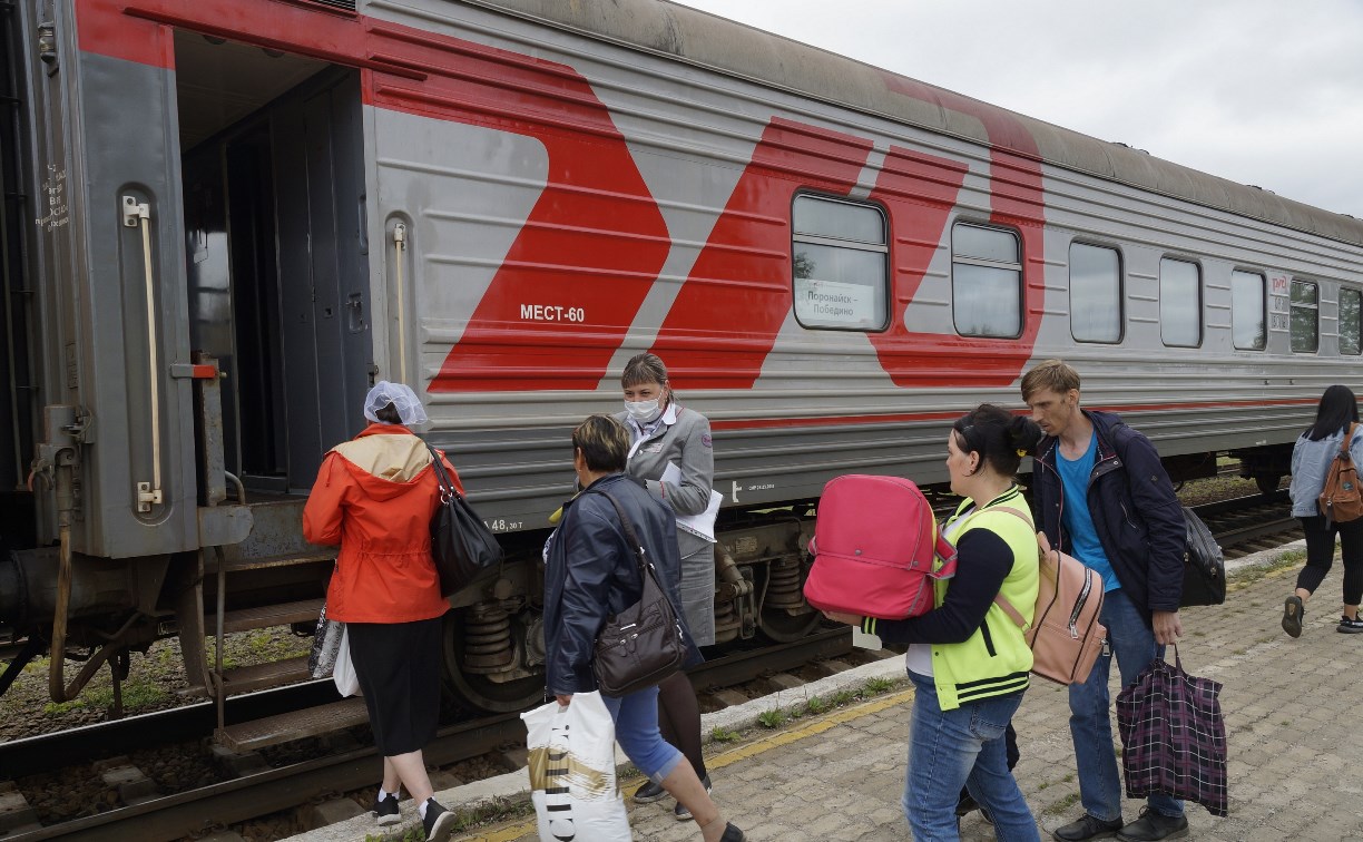 Пригородный поезд Поронайск - Победино 10 августа отправится позже -  Новости Сахалинской области - astv.ru