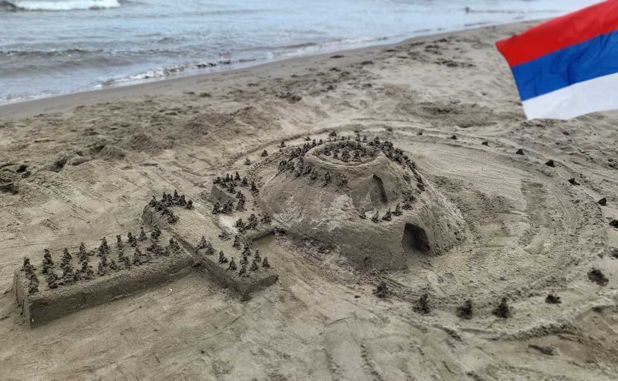 Главный приз летнего конкурса АСТВ получит строитель песочного замка в виде символа рубля