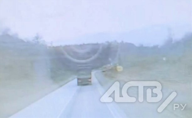 Появилось видео того, как "Шахман" улетел в котлован на Сахалине