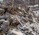 Мужчина в Корсакове попросил вывалить строительный мусор на своем участке и подставил подрядчиков