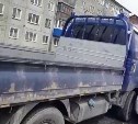 Грузовик и седан столкнулись в Южно-Сахалинске