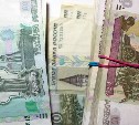 Похитительницу денег из сумки продавца в Корсакове уличили ещё в одном преступлении