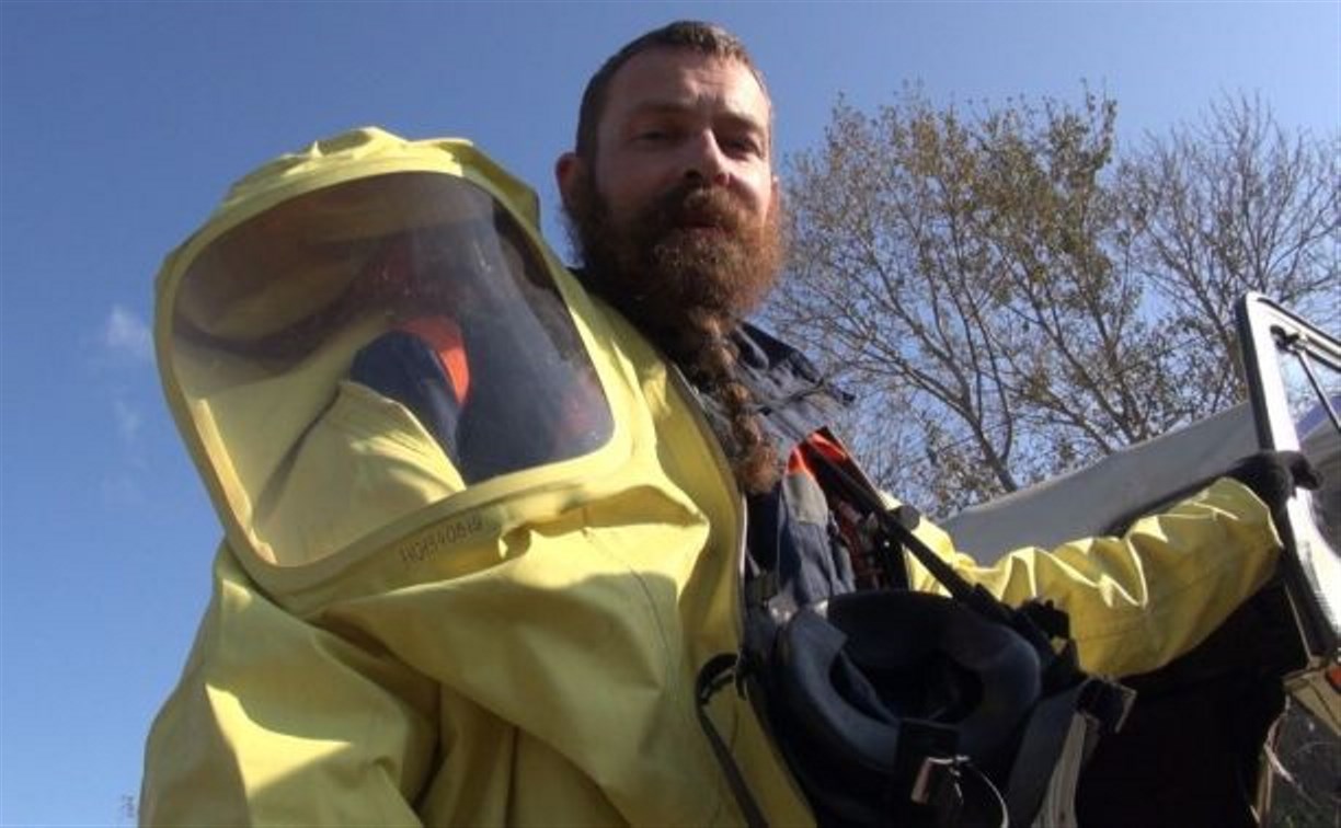 Сахалинские спасатели учились остужать цистерну с хлором и чинить её "подорожником"