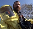 Сахалинские спасатели учились остужать цистерну с хлором и чинить её "подорожником"