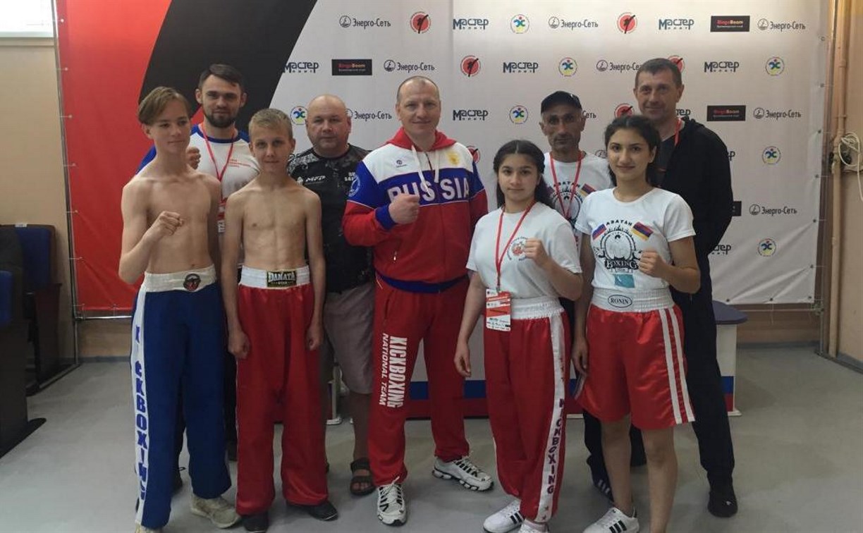 Сахалинские кикбоксеры успешно выступили на дальневосточных соревнованиях