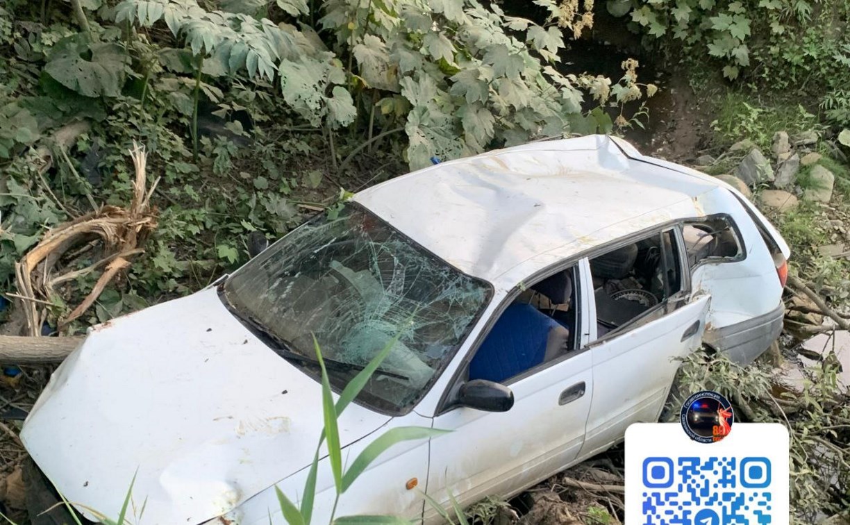 Автомобилист пострадал в Южно-Сахалинске, вылетев на Toyota Caldina в кювет Автомобилист пострадал в Южно-Сахалинске, вылетев на Toyota Caldina в кювет
