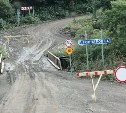 Сахалинцы вынуждены объезжать мост в Углегорском районе по воде