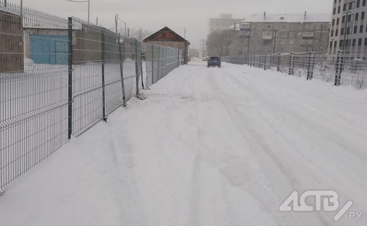 Ночной гонщик врезался в забор гаражного кооператива в Ново-Александровске