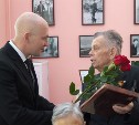 Еще 14 ветеранов Южно-Сахалинска получили юбилейные медали