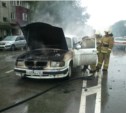 Дневное ненастье "сожгло" машину в Южно-Сахалинске ВИДЕО (+ дополнение)