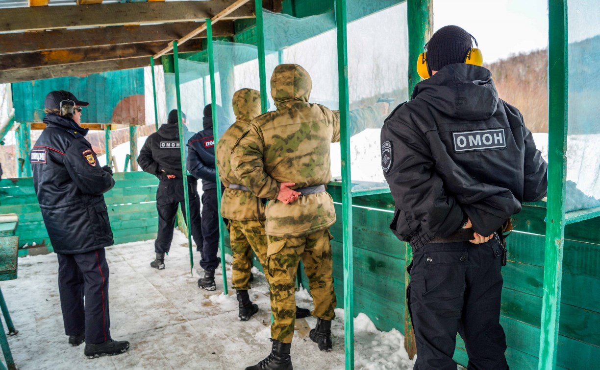 Сахалинские росгвардейцы провели чемпионат по стрельбе из боевого стрелкового оружия 