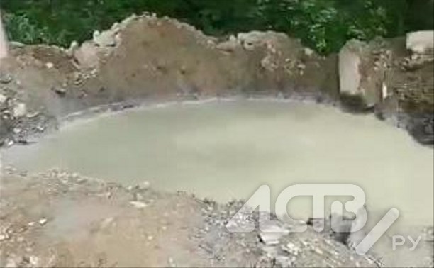 Горожане: остатки бетона со стройки текут в ручей в Южно-Сахалинске