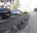 Партизанскими методами оборудуют себе парковки жители Южно-Сахалинска