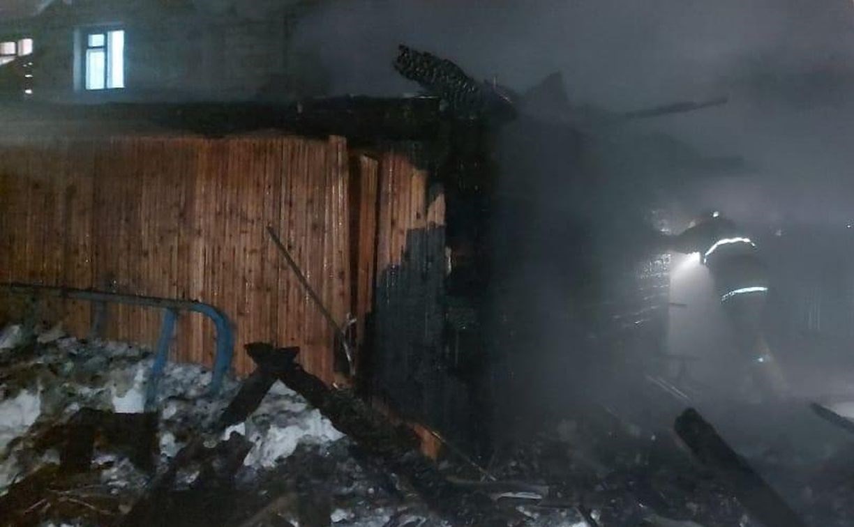 Опубликованы фото последствий пожара в бане, в котором пострадала сахалинка