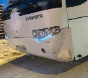 Автобус и легковушка столкнулись в Южно-Сахалинске