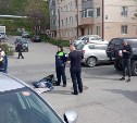 Очевидцы: в Холмске несовершеннолетний на мотоцикле врезался во внедорожник 