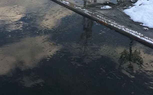 Новый тротуар в Южно-Сахалинске оказался под водой Новый тротуар в Южно-Сахалинске оказался под водой