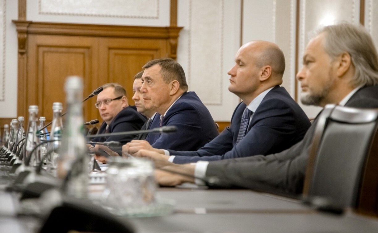 Минтранс РФ поддержал проекты по развитию портов и дорожного хозяйства в Сахалинской области