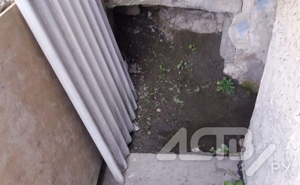 Дом в Южно-Сахалинске не могли подключить к отоплению из-за затопленного подвала