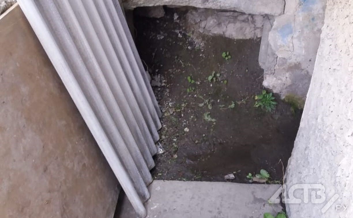 Дом в Южно-Сахалинске не могли подключить к отоплению из-за затопленного подвала