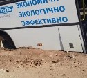 Один провалился, другой поломался: два автобуса заблокировали движение по улице в Южно-Сахалинске