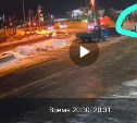 В Южно-Сахалинске иномарке пришлось резко выехать на тротуар из-за водителя самосвала