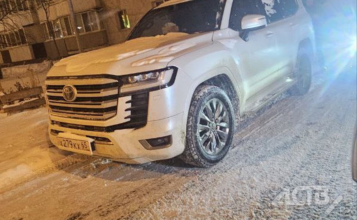 В Южно-Сахалинске автохам на "трёхсотке" попросил вызвать ему сотрудников ГАИ 