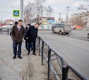 Разрушенные бордюры на нескольких улицах в Южно-Сахалинске заменят за счет подрядчика