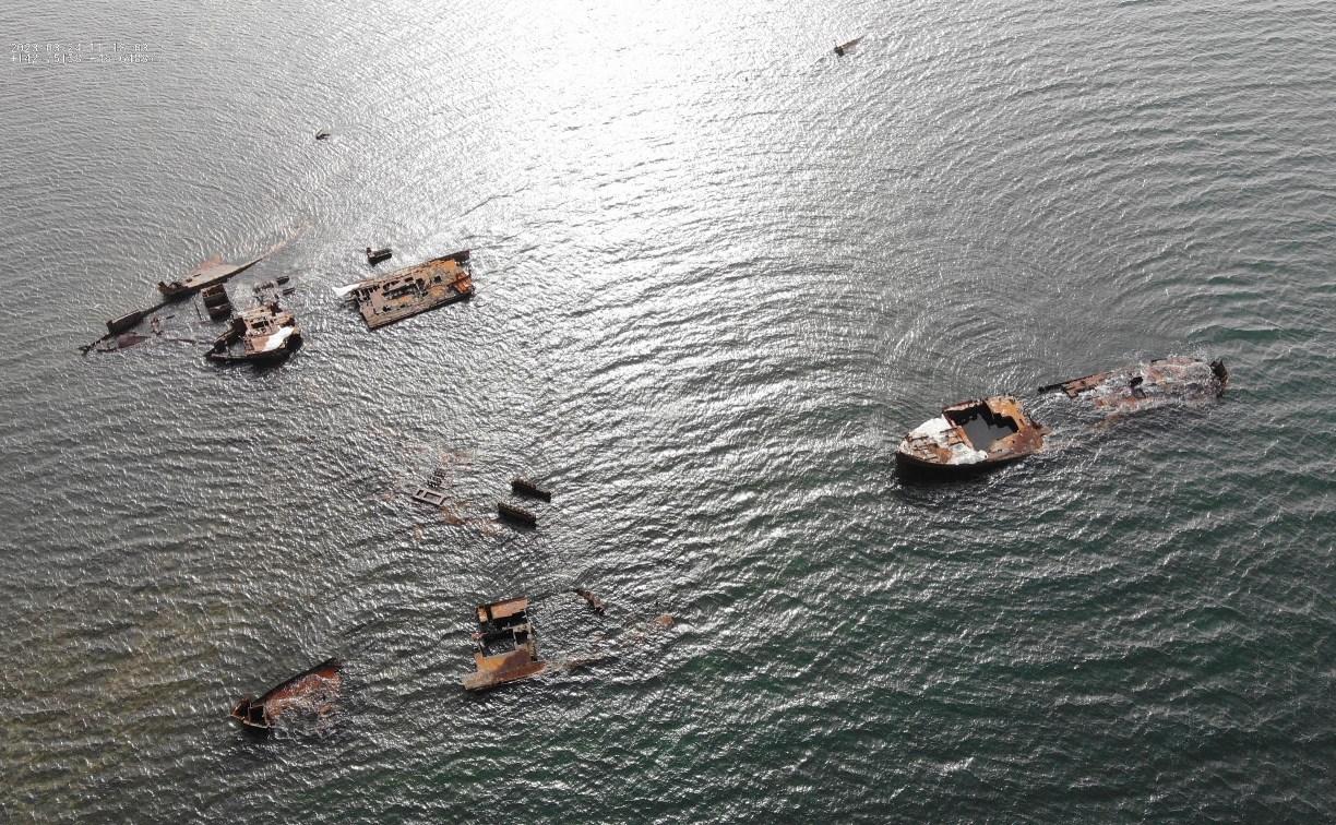 Затонувшие суда в акватории порта Корсаков обнаружили беспилотники Морспасслужбы