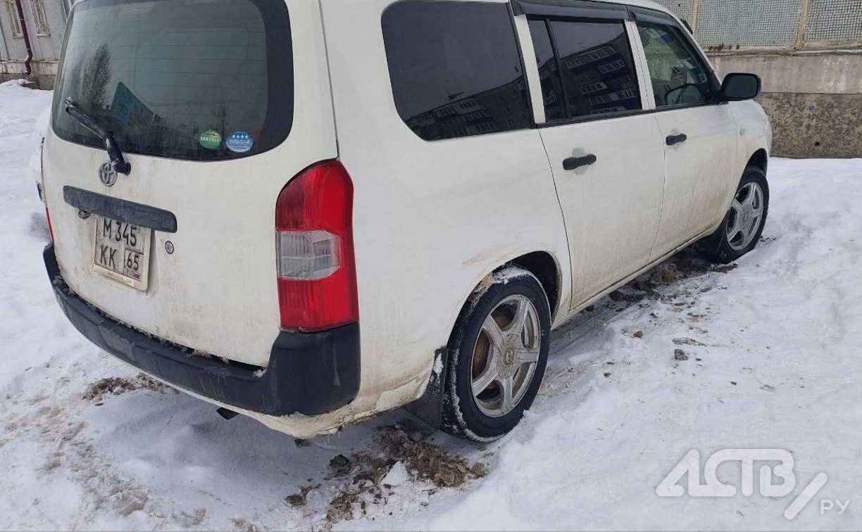 Неизвестный врезался в универсал и скрылся с места ДТП в Южно-Сахалинске