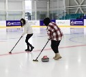 Сахалинских студентов научили играть в кёрлинг