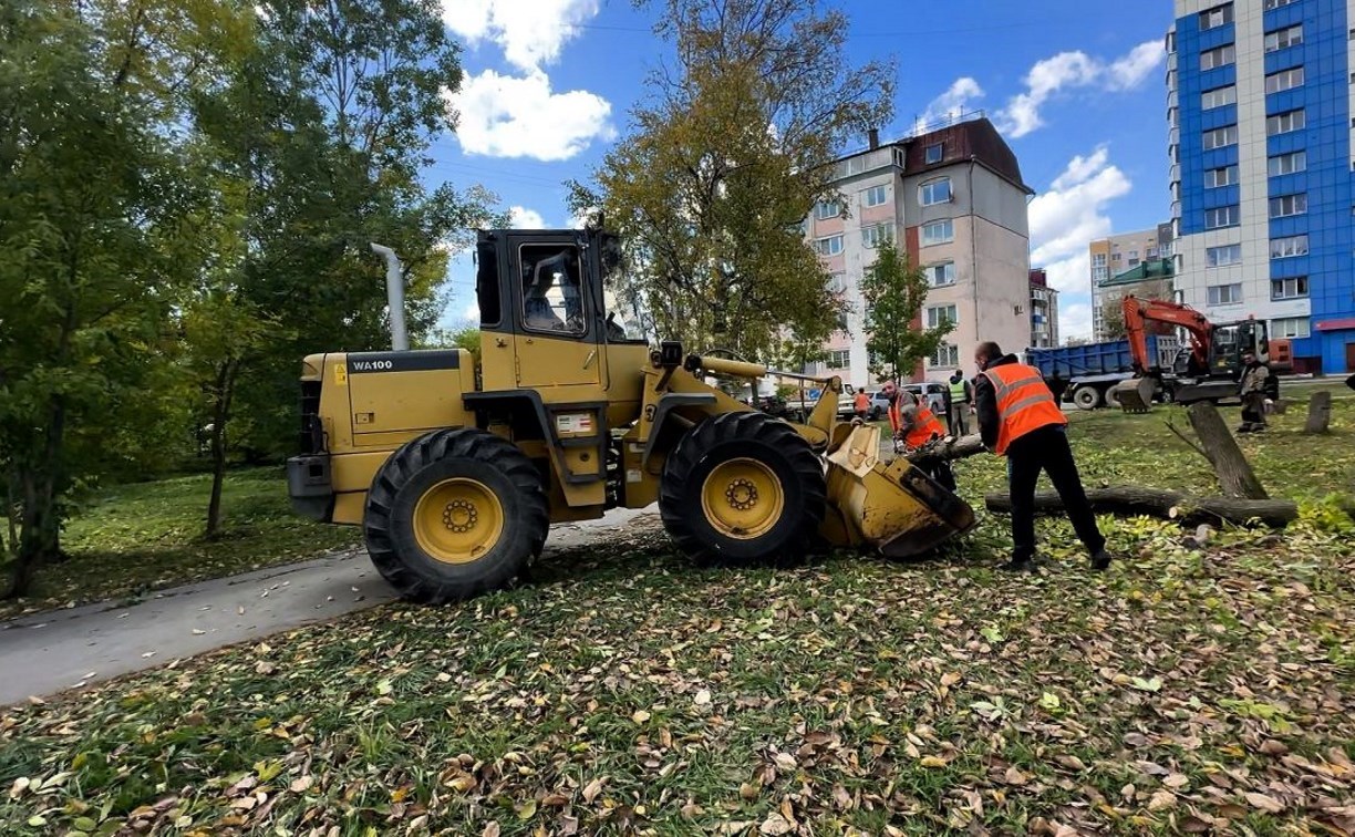 Кабель повредили при строительных работах у Восточной гимназии в Южно-Сахалинске