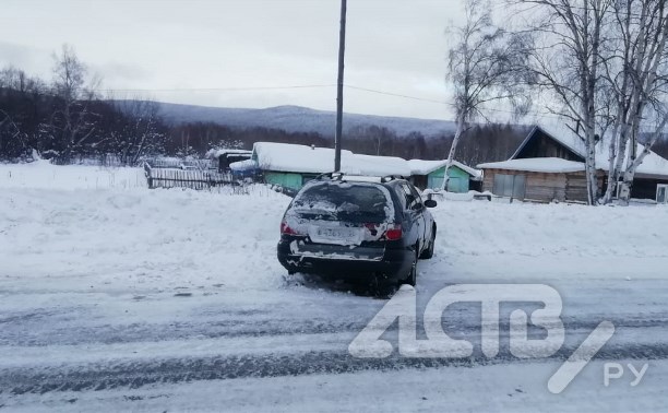 На Сахалине инспекторы ДПС открыли огонь по колёсам автомобиля