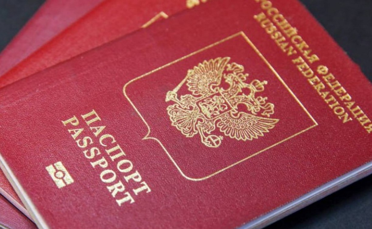 Госдума приняла поправки об изъятии загранпаспортов у призывников