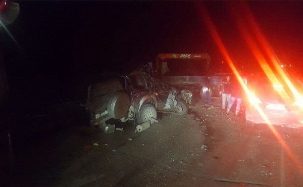 Мужчина погиб при столкновении трех автомобилей на юге Сахалина