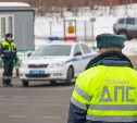 В Александровске-Сахалинском водитель на дороге немного задел пешехода