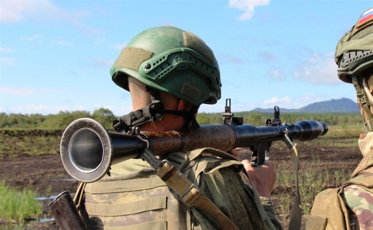 Военнослужащих на Сахалине учат стрелять из гранатомёта РПГ-7В