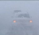 Автомобили едут на "аварийках": видимость на дороге в Новотроицкое резко ухудшилась
