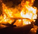 Гараж с автомобилем сгорел на юге Сахалина