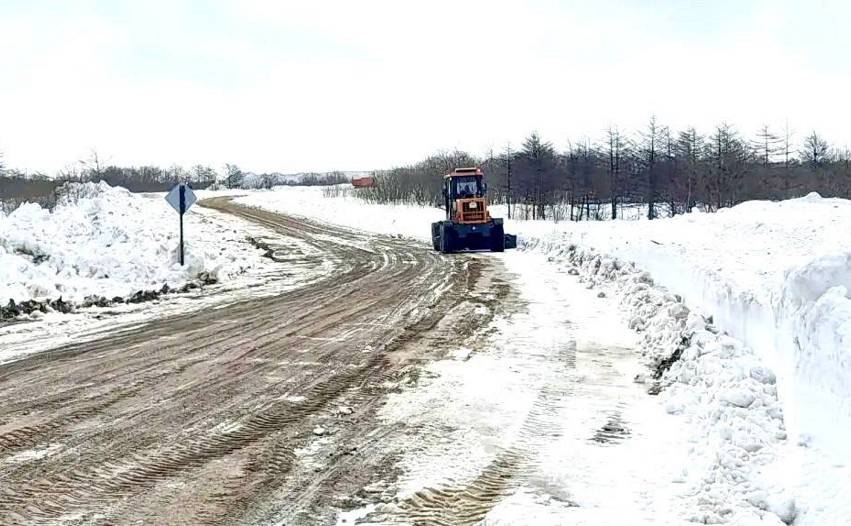 На Сахалине три дня будут расчищать дороги на маршруте Оха-Некрасовка-Москальво