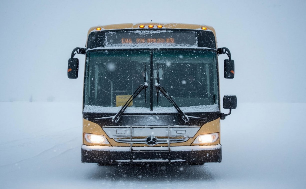 На Сахалине из-за непогоды ограничено движение автобусов
