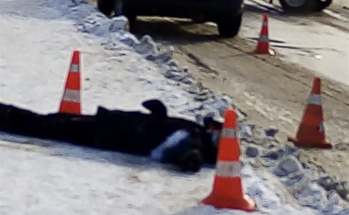 Очевидцы: неизвестный водитель насмерть сбил женщину и скрылся в Поронайске