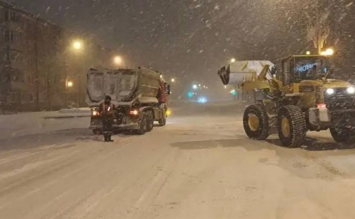 Дороги открыты, автобусы ходят: юг Сахалина продолжает находиться под воздействием циклона